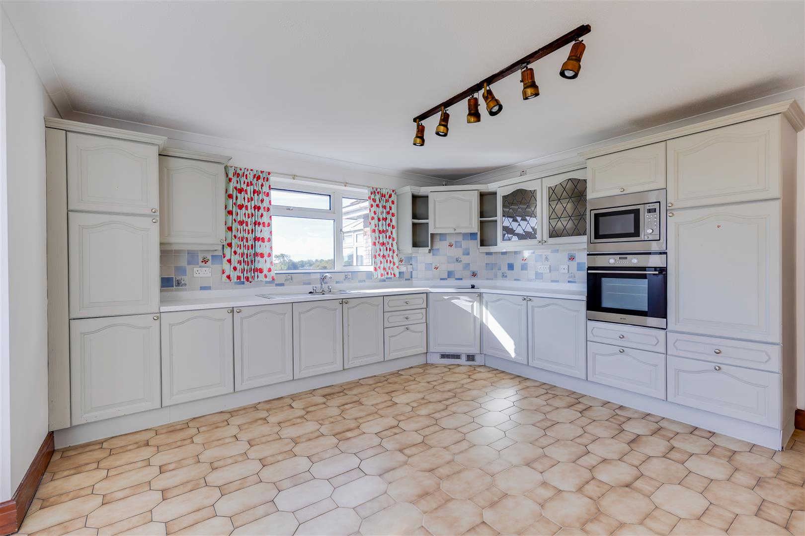 Twmpath Newydd, Colwinston,  Cowbridge, Vale of Glamorgan, CF71 7NJ